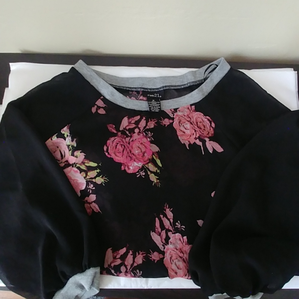 Sheer floral 3/4 sleeve shirt